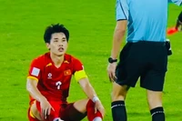 HLV Kim Sang-sik nói về thẻ đỏ của Đình Bắc