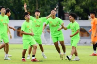 Chiến thắng 3 'sao' đưa THPT Phạm Văn Đồng vào bán kết