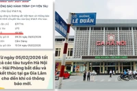 Hành khách nháo nhào chuyển ga khi tàu Hà Nội - Hải Phòng báo đổi lịch trình phút chót