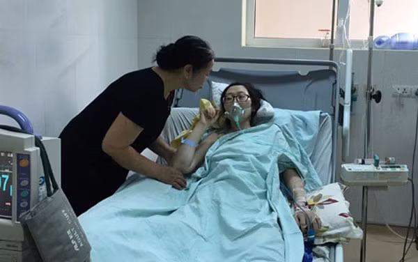 Khoảnh khắc đầu tiên và cuối cùng khi nữ công an gặp con ảnh 5