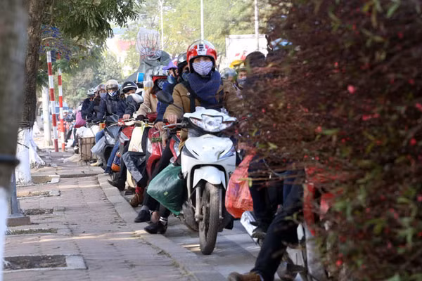 Cửa ngõ thủ đô kẹt xe kéo dài hàng cây số ảnh 7