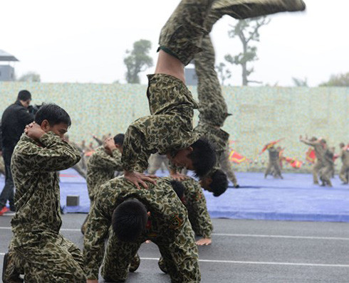 Những màn biểu diễn võ thuật "thót tim" của đặc công đặc biệt tinh nhuệ ảnh 1 Những màn biểu diễn võ thuật "thót tim" của đặc công đặc biệt tinh nhuệ ảnh 1