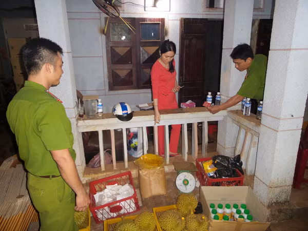 Phát hiện và xử lý cơ sở "tắm hoá chất" cho sầu riêng ảnh 3