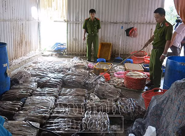 Audio 27-4-2015: Nghi án ông nội ôm mìn tự sát và việc xử lý 22 đối tượng gây rối ảnh 2