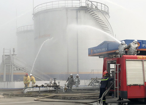 Diễn tập phương án phòng cháy chữa cháy và cứu hộ cứu nạn tại Công ty cổ phần nhiên liệu Petrolimex ảnh 2