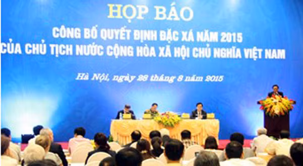 Audio 29-6-2015: Lái xe đạp nhầm ga đâm máy bay và vụ ôsin "thó" nửa tỉ ảnh 2