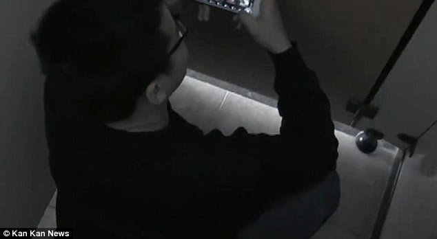 "Mọc đuôi" vì ngồi trong nhà vệ sinh chơi điện thoại quá lâu ảnh 1