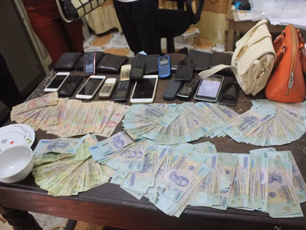 Ổ nhóm đánh bạc trong căn nhà hai tầng bị bắt ảnh 2