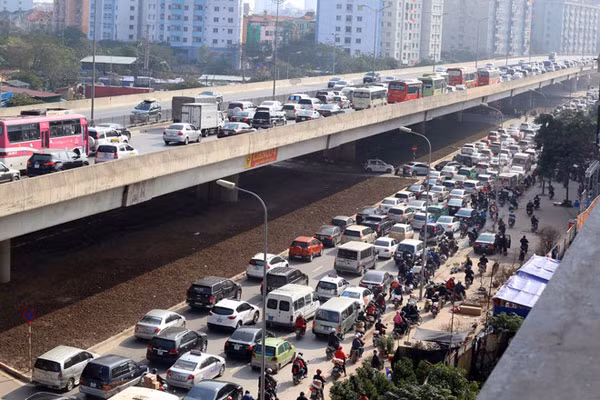 Cửa ngõ thủ đô kẹt xe kéo dài hàng cây số ảnh 4