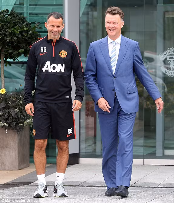 Chùm ảnh: HLV Louis Van Gaal ra mắt tại Manchester United ảnh 4