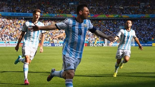 Robin Van Persie có thể phải vắng mặt ở trận bán kết gặp Argentina ảnh 4