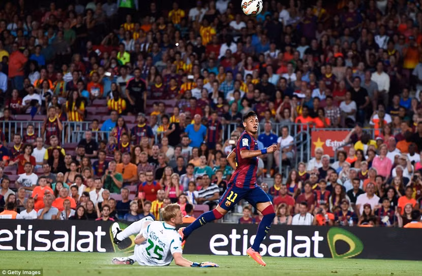 Suarez lu mờ trước sao trẻ Barcelona B trong trận ra mắt ảnh 5