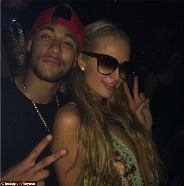Neymar vui thú bên cạnh "quả bom sex" Paris Hilton ảnh 2