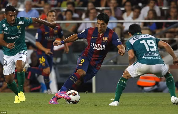 Suarez lu mờ trước sao trẻ Barcelona B trong trận ra mắt ảnh 2