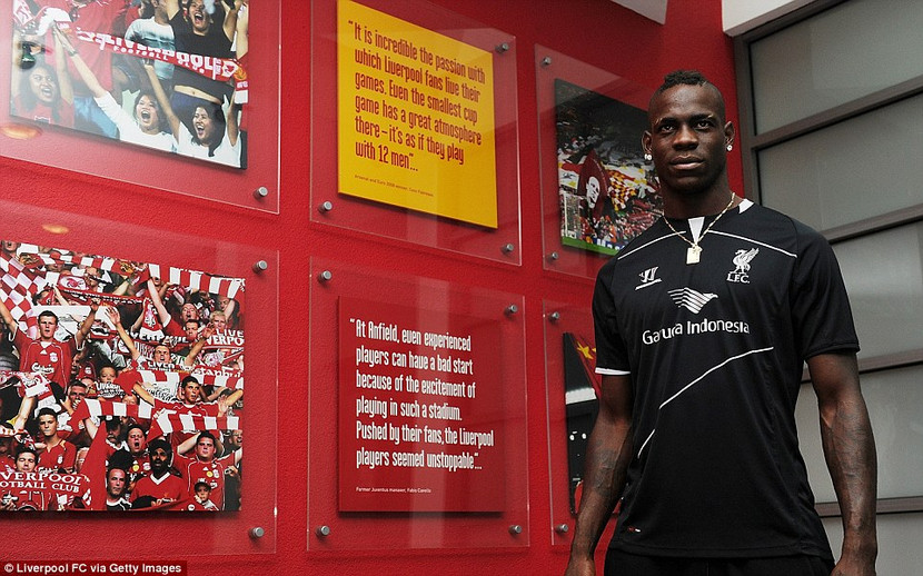 "Siêu quậy" Balotelli chính thức trở thành một "Quỷ Đỏ" vùng Merseyside ảnh 3