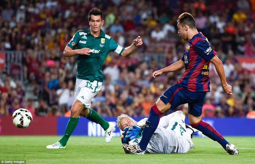 Suarez lu mờ trước sao trẻ Barcelona B trong trận ra mắt ảnh 6