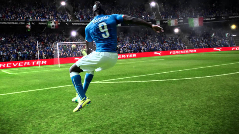 Balotelli và Usain Bolt lại đắm mình cùng những người đẹp ảnh 5