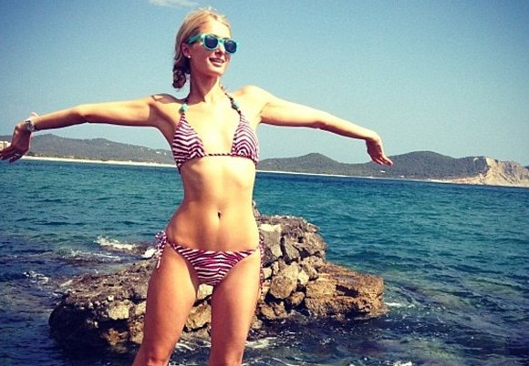 Neymar vui thú bên cạnh "quả bom sex" Paris Hilton ảnh 3