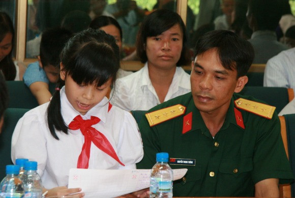 Bé gái lớp 3 giành giải Nhất cuộc thi "Viết thư gửi các chiến sỹ canh giữ biển đảo quê hương" ảnh 9