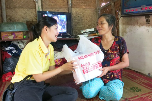 Tết Trung thu đến với những người dân xóm chài ảnh 10 Tết Trung thu đến với những người dân xóm chài ảnh 10