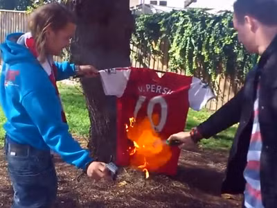 Fan Arsenal phẫn nộ trước thông tin Cesc Fabregas gia nhập Chelsea ảnh 3