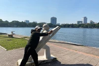 Ký ức tuổi thơ phía sau bức tường rào công viên Thống Nhất