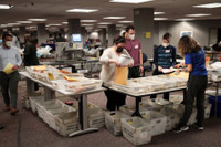 [Ảnh] Vì sao cuối cùng Tổng thống Donald Trump cũng chấp nhận chuyển giao quyền lực?