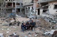 [Ảnh] Cuộc sống thường ngày giữa cảnh đổ nát vì bom đạn ở Gaza