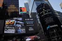 Bộ ảnh ấn tượng đúng thời khắc 8h46 ngày tưởng niệm 20 năm sự kiện 11-9