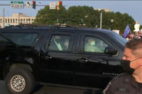  [Ảnh] Tổng thống Donald Trump và pha diễn trên “sân khấu chính trị” của nước Mỹ