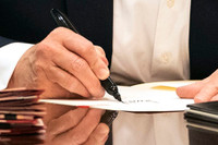  [Ảnh] Tổng thống Donald Trump và pha diễn trên “sân khấu chính trị” của nước Mỹ