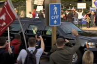  [Ảnh] Tổng thống Donald Trump và pha diễn trên “sân khấu chính trị” của nước Mỹ