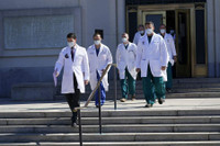  [Ảnh] Tổng thống Donald Trump và pha diễn trên “sân khấu chính trị” của nước Mỹ