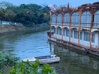 Toàn cảnh “nghĩa địa” du thuyền ở hồ Tây, Hà Nội