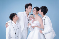 Gia đình Đăng Khôi – Thuỷ Anh ngọt ngào trong bộ ảnh mừng sinh nhật 