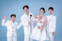 Gia đình Đăng Khôi – Thuỷ Anh ngọt ngào trong bộ ảnh mừng sinh nhật 