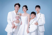 Gia đình Đăng Khôi – Thuỷ Anh ngọt ngào trong bộ ảnh mừng sinh nhật 