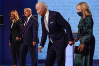 Những câu hỏi “nóng” liên quan đến việc Tổng thống Mỹ nhiễm Covid-19