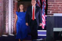 Những câu hỏi “nóng” liên quan đến việc Tổng thống Mỹ nhiễm Covid-19