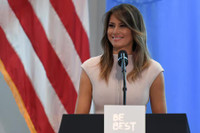 Cựu Đệ nhất phu nhân Melania Trump công khai tài chính, thu nhập 6 con số