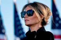 Cựu Đệ nhất phu nhân Melania Trump công khai tài chính, thu nhập 6 con số