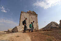 [Ảnh] Cảnh tha hương của người Syria khi lánh nạn trong các khu di tích cổ