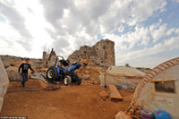 [Ảnh] Cảnh tha hương của người Syria khi lánh nạn trong các khu di tích cổ