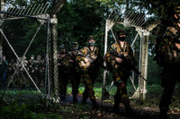 [Ảnh] Công chúa Bỉ say sưa tập quân sự, chuẩn bị hành trang kế vị ngai vàng