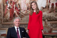 [Ảnh] Công chúa Bỉ say sưa tập quân sự, chuẩn bị hành trang kế vị ngai vàng