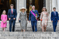 [Ảnh] Công chúa Bỉ say sưa tập quân sự, chuẩn bị hành trang kế vị ngai vàng