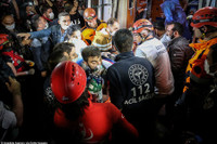 [Ảnh] Thổ Nhĩ Kỳ xuyên đêm giải cứu nạn nhân động đất