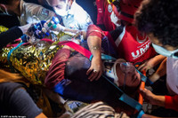 [Ảnh] Thổ Nhĩ Kỳ xuyên đêm giải cứu nạn nhân động đất