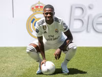 Vinicius, từ cậu bé nghèo mê bóng đá đến ứng viên số 1 Quả bóng Vàng 2024
