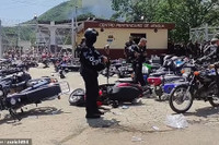 Hình ảnh mới nhất vụ Venezuela trấn áp băng đảng biến nhà tù thành tụ điểm ăn chơi